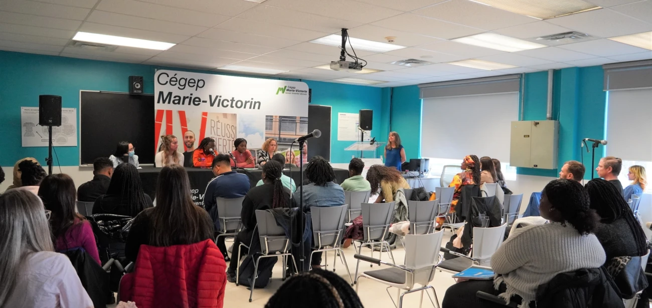 Projet synthèse lors duquel les étudiantes et étudiants finissants en Travail social du Cégep Marie-Victorin présentent leur projet d'intervention, sous forme de conférence de presse